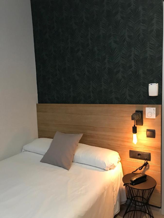 Canton Hotel *