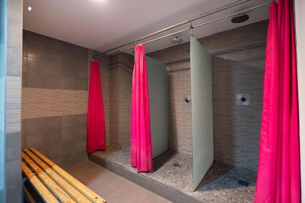 Arc House Hostal